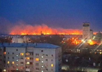 В Забайкалье огонь подобрался к 250-тысячному городу на границе с Китаем